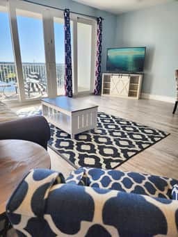 Laketown Wharf 1135 - Image 2
