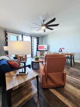 Laketown Wharf 1530 - Image 4
