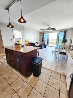 Laketown Wharf 534 - Image 4