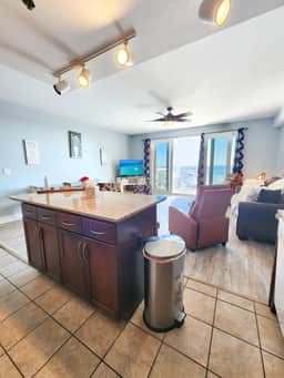 Laketown Wharf 1136 - Image 2