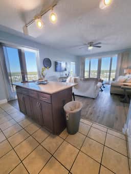 Laketown Wharf 1238 - Image 3