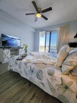 Laketown Wharf 1238 - Image 2