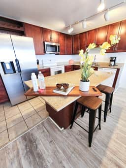 Laketown Wharf 1035 - Image 4