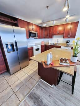 Laketown Wharf 1035 - Image 5