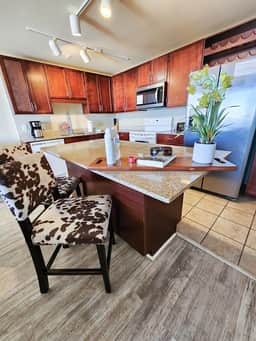 Laketown Wharf 1036 - Image 5