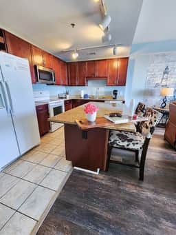 Laketown Wharf 537 - Image 5
