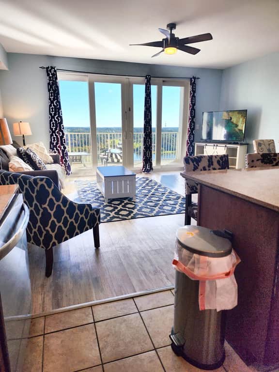 Laketown Wharf 1135 - Image 4