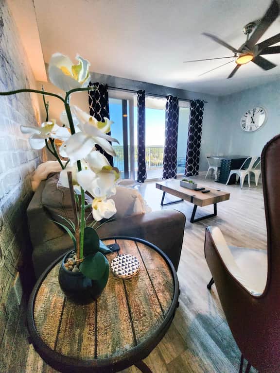 Laketown Wharf 735 - Image 2