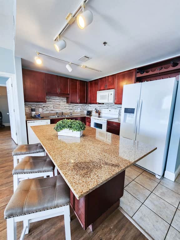 Laketown Wharf 631 - Image 3