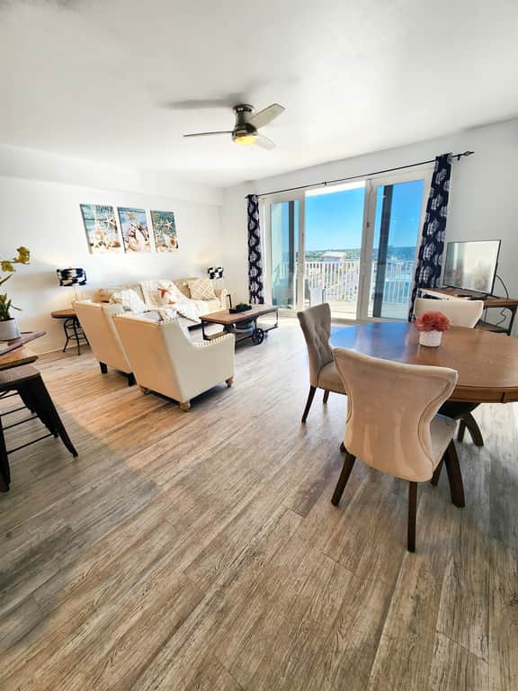 Laketown Wharf 1035 - Image 2