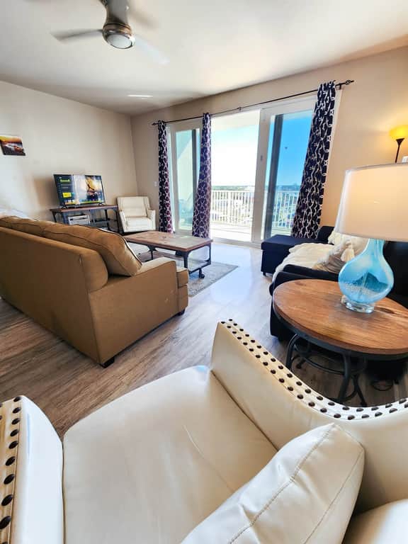 Laketown Wharf 1036 - Image 2