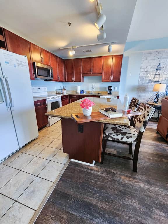 Laketown Wharf 537 - Image 5