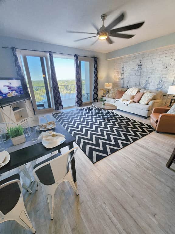 Laketown Wharf 1436 - Image 4